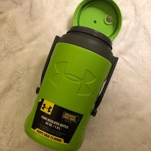 UNDER ARMOUR 64 oz. Insulated Water Bottle
